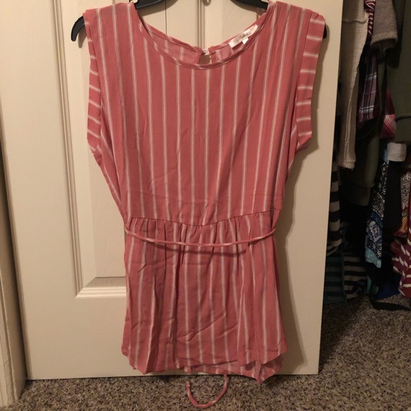 Sleeveless top with tie - Picture 1 of 1